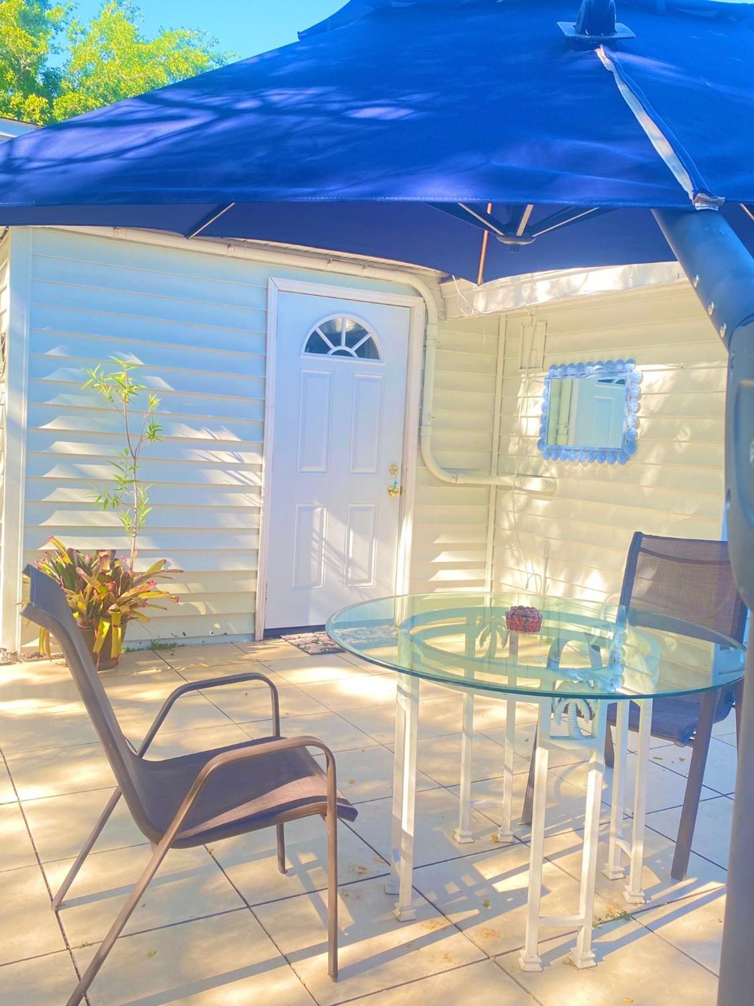 Cozy Studio Only 10 Minutes By Car Of Siesta Key Sarasota Bagian luar foto