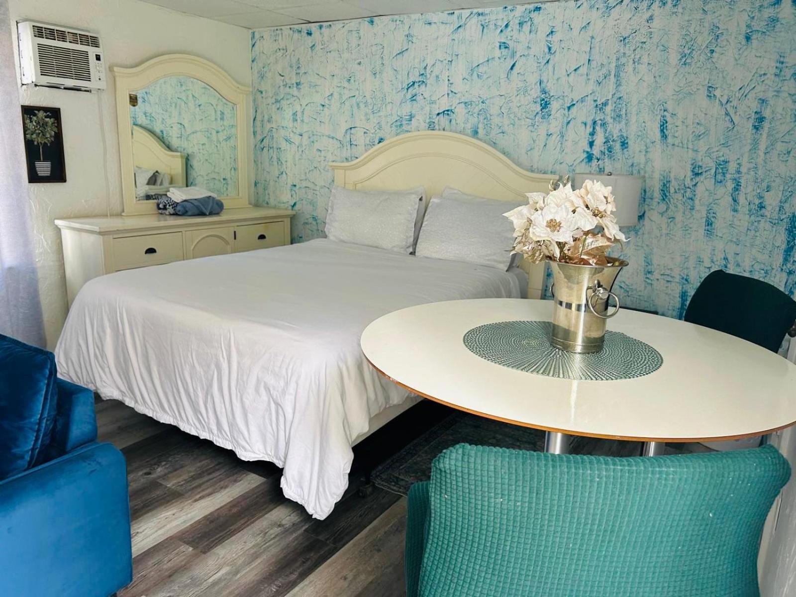 Cozy Studio Only 10 Minutes By Car Of Siesta Key Sarasota Bagian luar foto